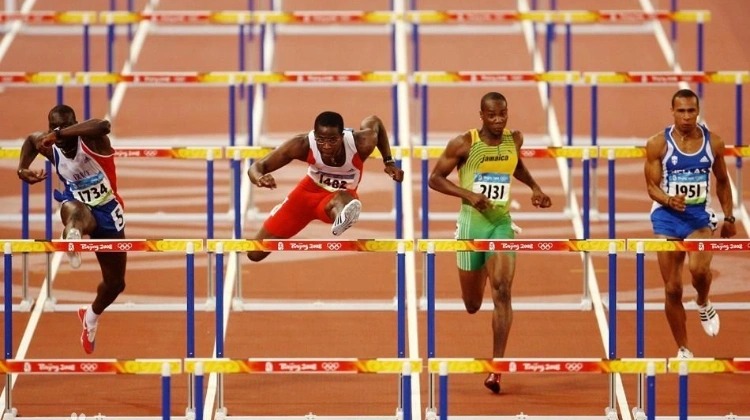 C罗抵达曼彻斯特！百万英镑豪宅被曝光，内含游泳池和健身中心